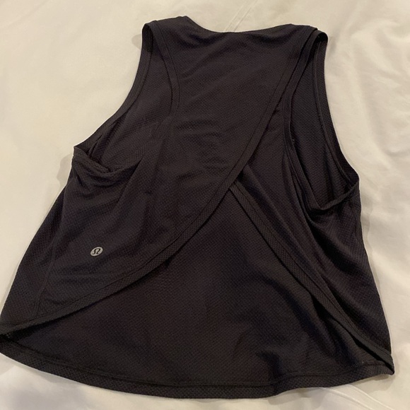 Peleton lulu lemon top - Picture 3 of 3